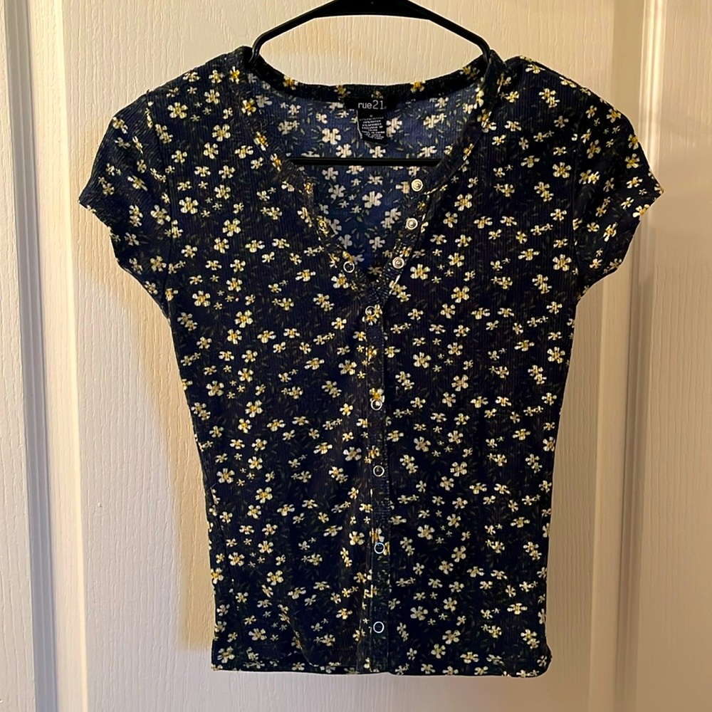 Rue 21 top
